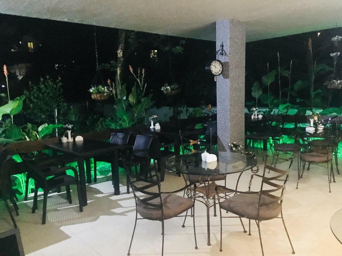 Hotel Gori Kobuleti Esterno foto